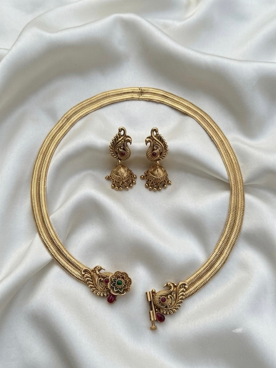Peacock inspired screw hasli