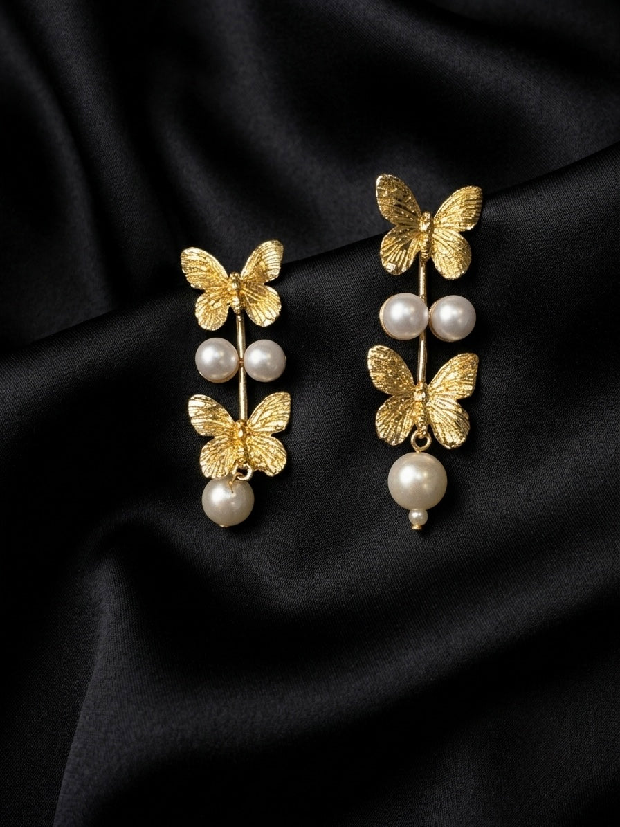 Mea pearl earring
