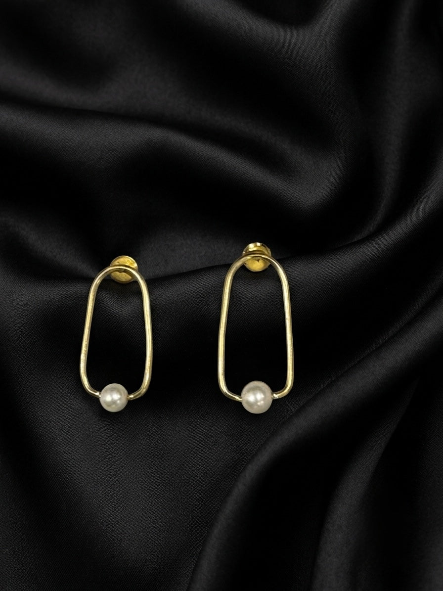 Kira Pearl Earring