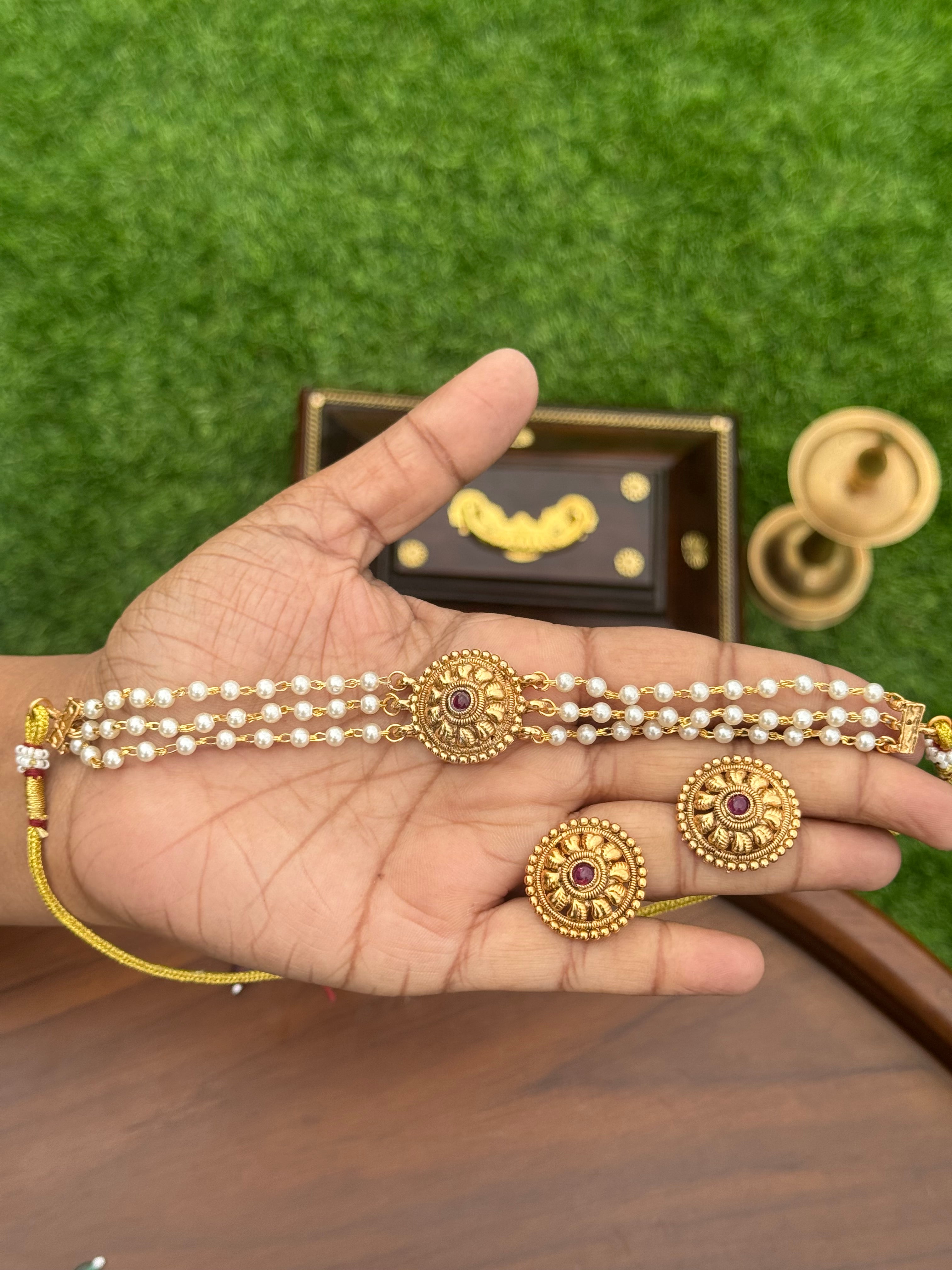 3 layer pearl choker (Red)