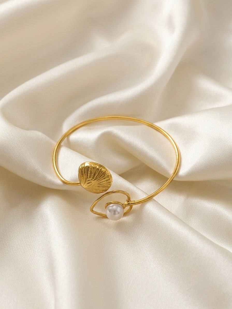 Aarna pearl bangle