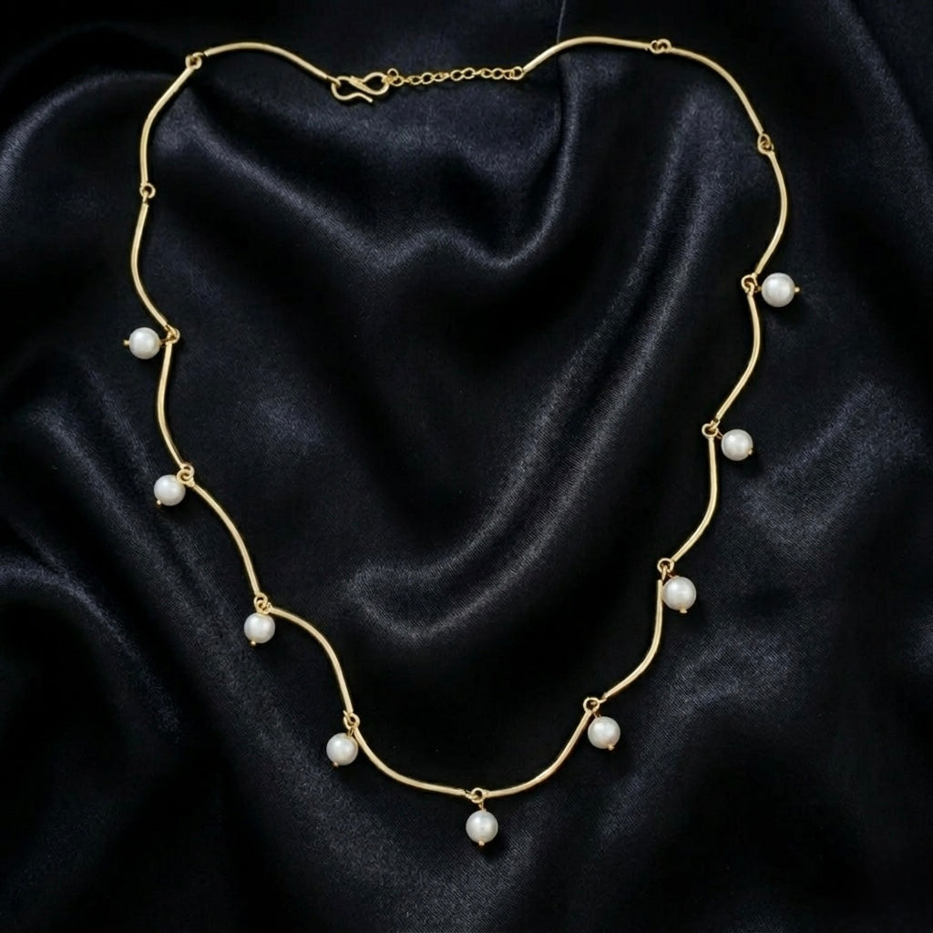 Sara Pearl Neckpiece